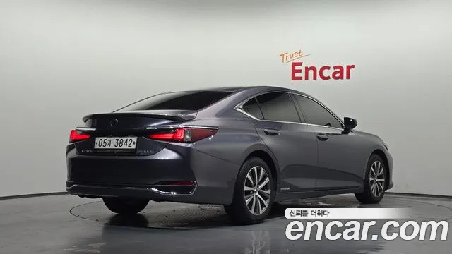 Lexus ES 2018 thumb 2