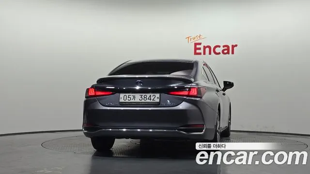 Lexus ES 2018 thumb 4