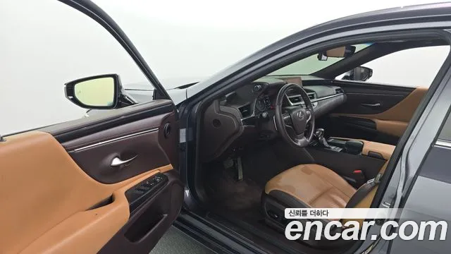 Lexus ES 2018 thumb 10