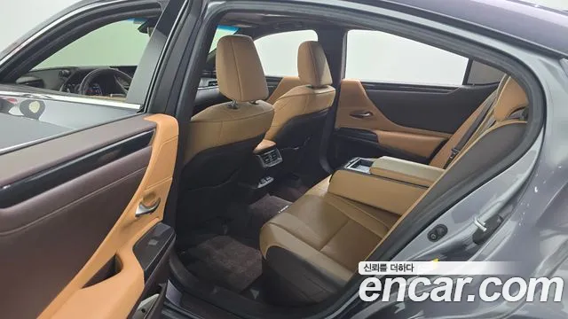 Lexus ES 2018 thumb 12