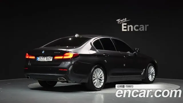 BMW 5-Series 2020 thumb 2