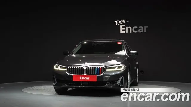 BMW 5-Series 2020 thumb 3