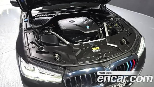 BMW 5-Series 2020 thumb 6