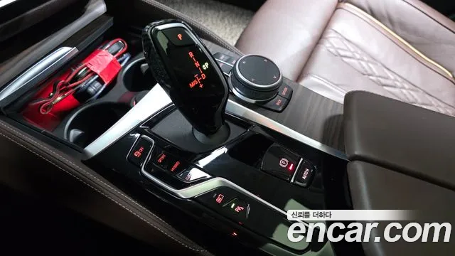 BMW 5-Series 2020 thumb 9