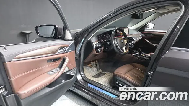 BMW 5-Series 2020 thumb 10