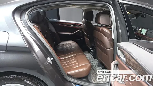 BMW 5-Series 2020 thumb 12
