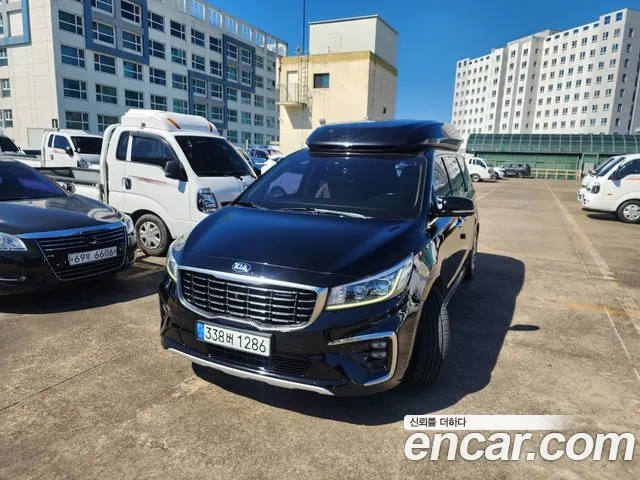 Kia Carnival 2018 thumb 2