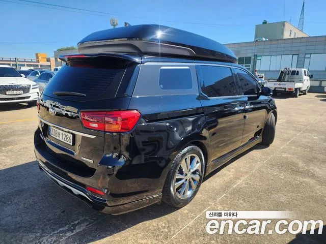 Kia Carnival 2018 thumb 3
