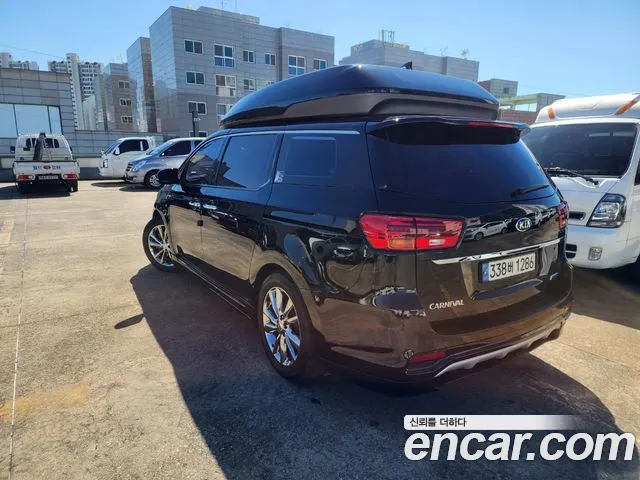 Kia Carnival 2018 thumb 4