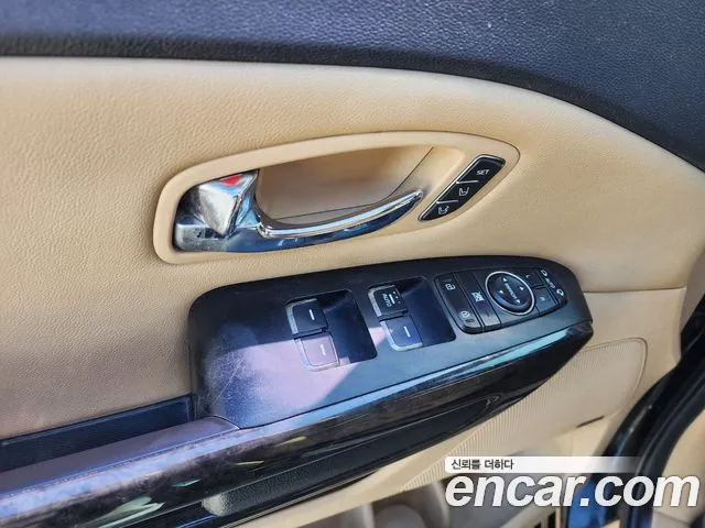 Kia Carnival 2018 thumb 10