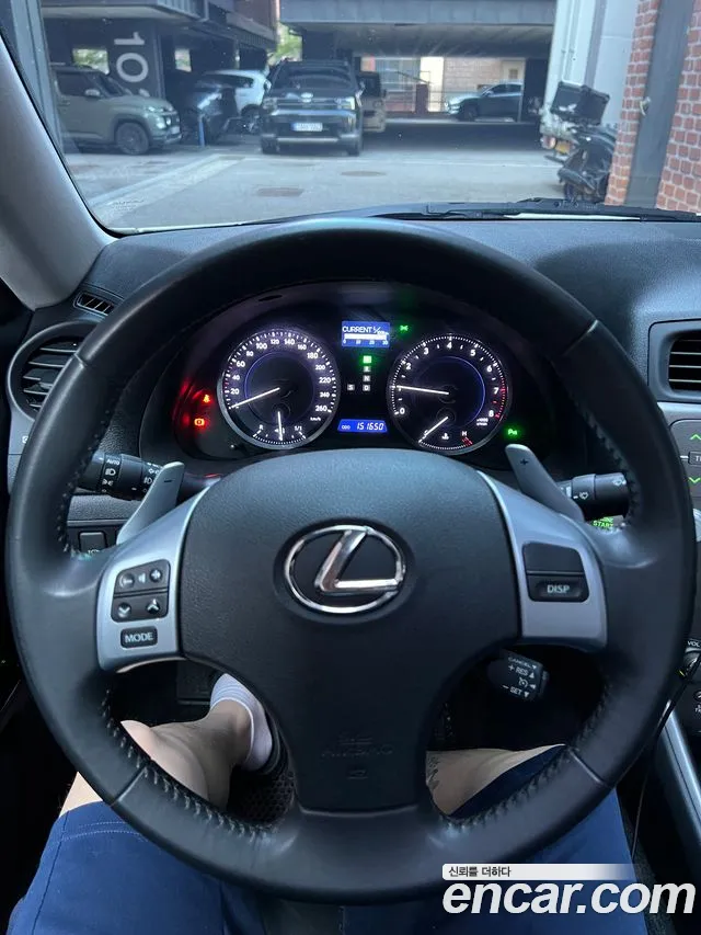 Lexus IS 2010 thumb 7