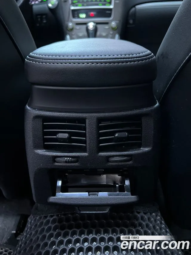 Lexus IS 2010 thumb 9