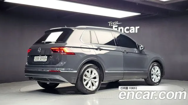 Volkswagen Tiguan 2018 thumb 2