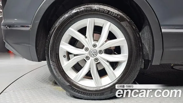 Volkswagen Tiguan 2018 thumb 5