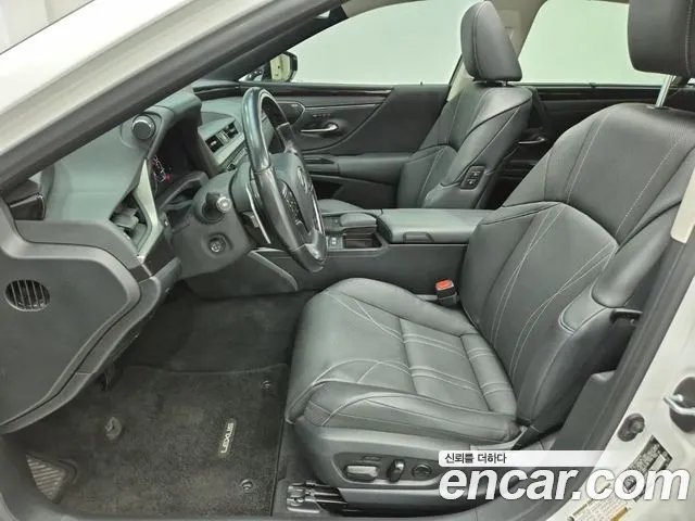 Lexus ES 2020 thumb 10