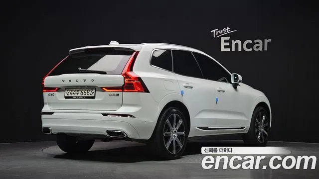 Volvo XC60 2019 thumb 2