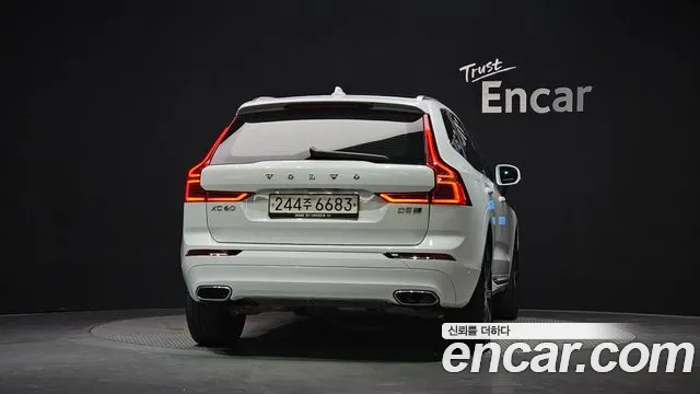 Volvo XC60 2019 thumb 4