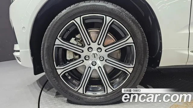 Volvo XC60 2019 thumb 5