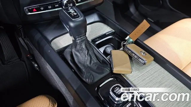 Volvo XC60 2019 thumb 9