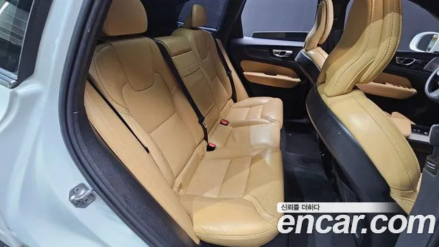 Volvo XC60 2019 thumb 12
