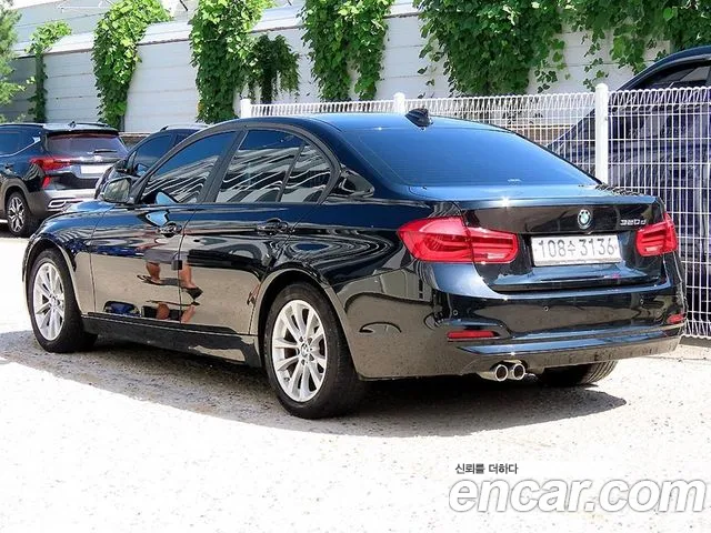 BMW 3-Series 2018 thumb 2