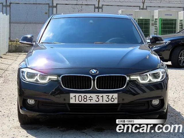 BMW 3-Series 2018 thumb 3
