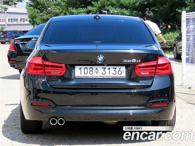 BMW 3-Series 2018 thumb 4