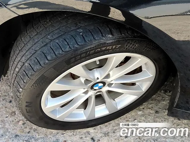 BMW 3-Series 2018 thumb 5