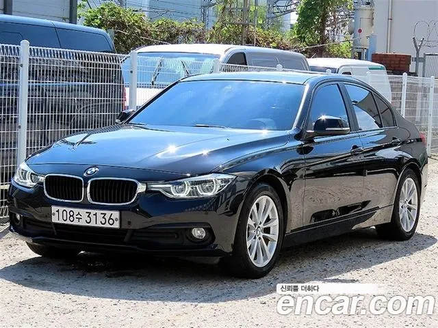 BMW 3-Series 2018 thumb 12