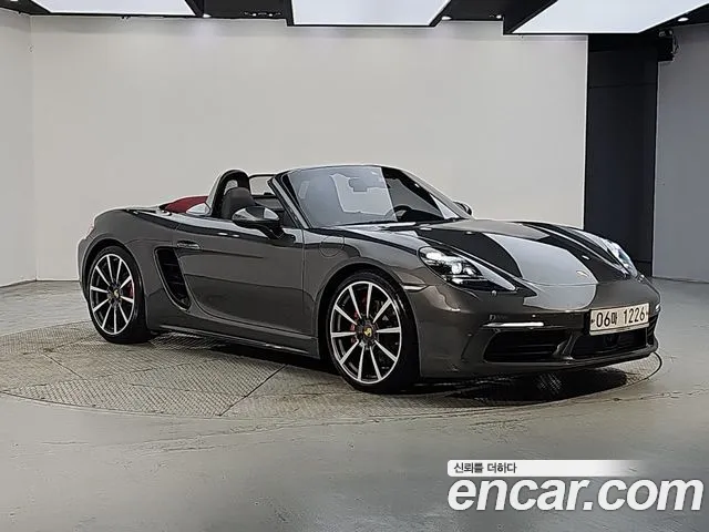 Porsche Cayman 2017 thumb 2