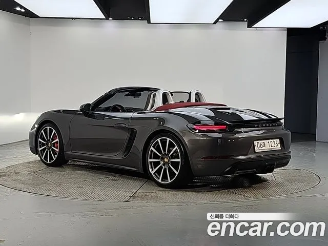 Porsche Cayman 2017 thumb 3