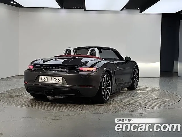Porsche Cayman 2017 thumb 4