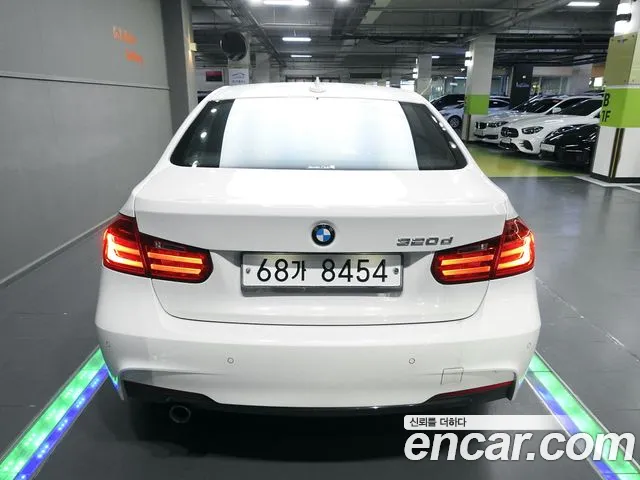 BMW 3-Series 2015 thumb 4