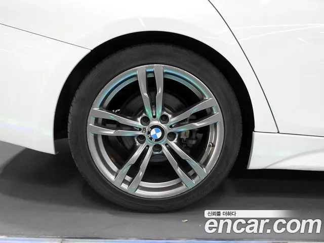 BMW 3-Series 2015 thumb 5