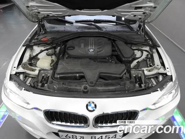 BMW 3-Series 2015 thumb 6