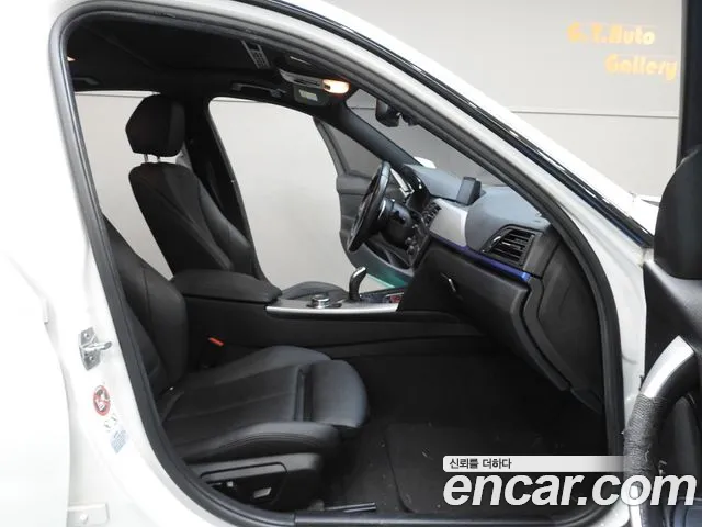 BMW 3-Series 2015 thumb 10
