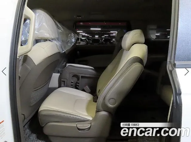 Kia Carnival 2021 thumb 11