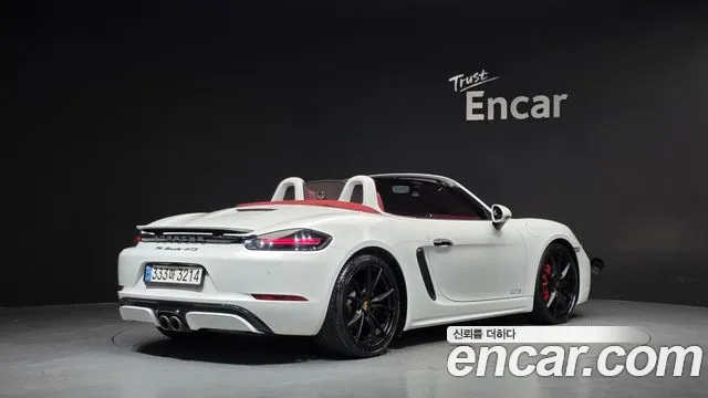 Porsche Cayman 2019 thumb 2