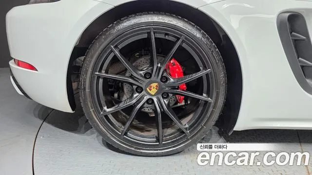 Porsche Cayman 2019 thumb 5