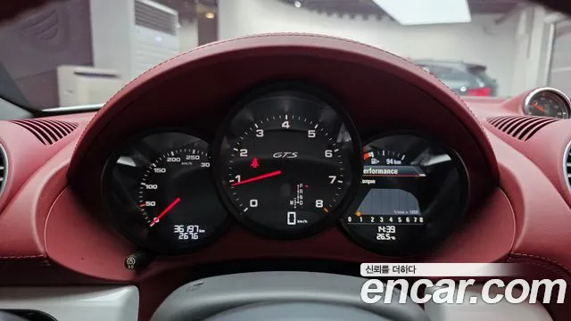Porsche Cayman 2019 thumb 7