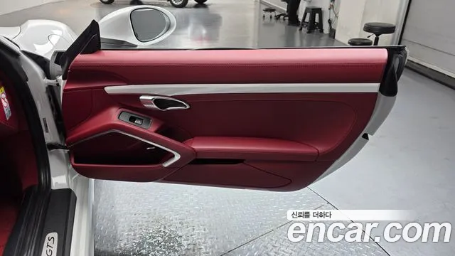 Porsche Cayman 2019 thumb 9