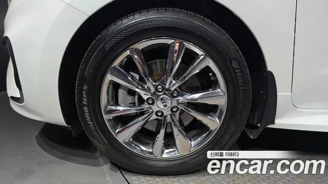 Kia Carnival 2019 thumb 4