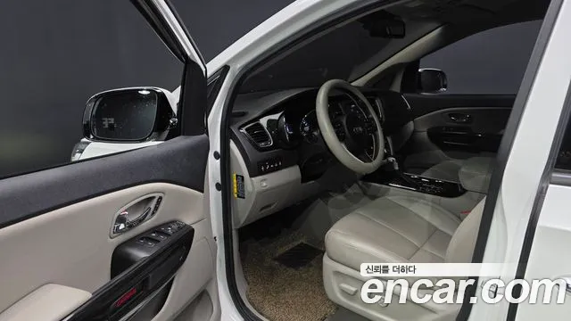 Kia Carnival 2019 thumb 9