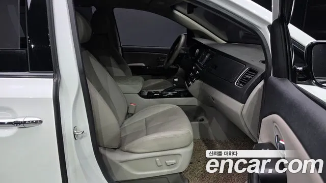 Kia Carnival 2019 thumb 10