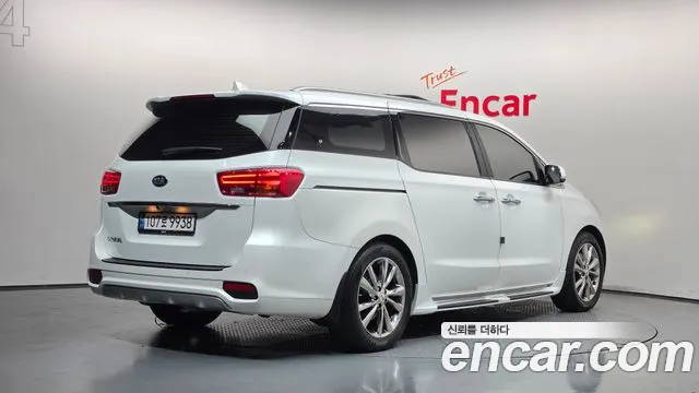 Kia Carnival 2018 thumb 2