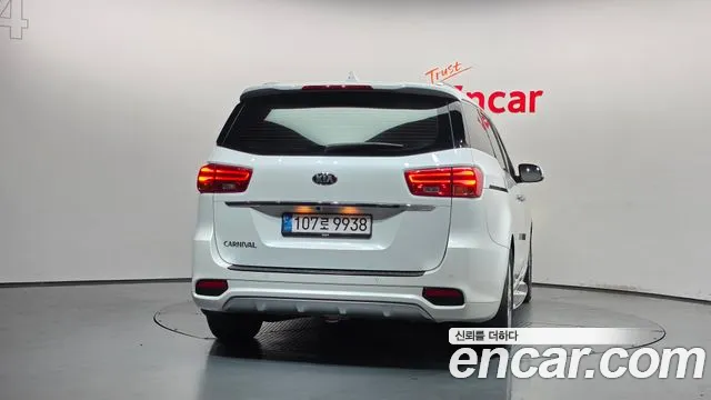 Kia Carnival 2018 thumb 4