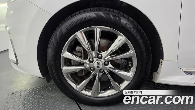 Kia Carnival 2018 thumb 5