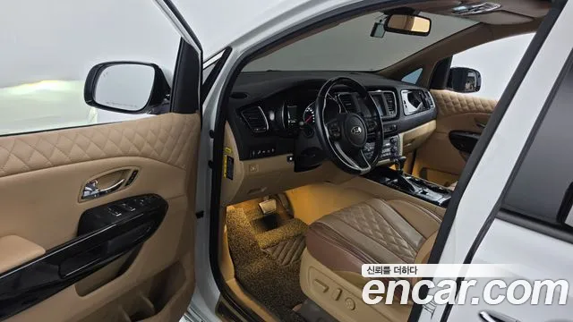 Kia Carnival 2018 thumb 10
