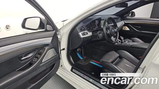 BMW 5-Series 2014 thumb 9