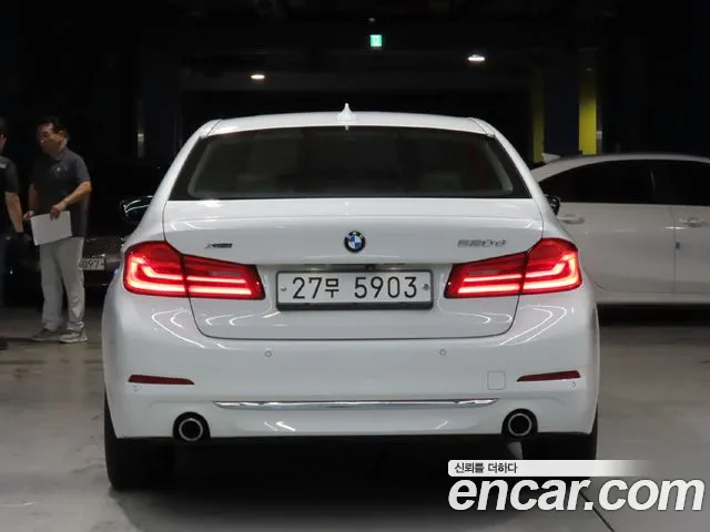 BMW 5-Series 2018 thumb 4